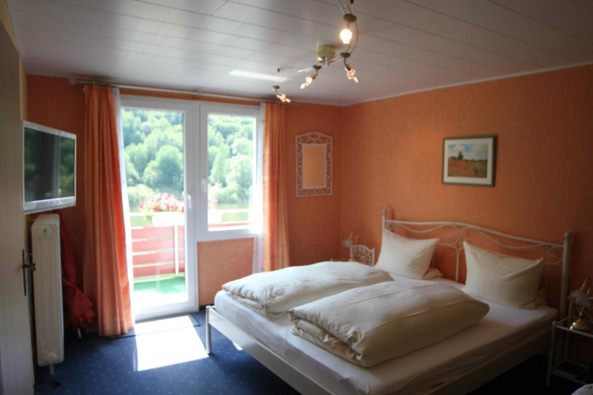 Moselromantik-Hotel Zum Loewen إيديغير إيلير الغرفة الصورة