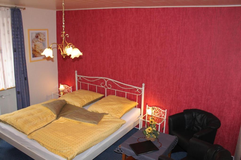 Moselromantik-Hotel Zum Loewen إيديغير إيلير الغرفة الصورة