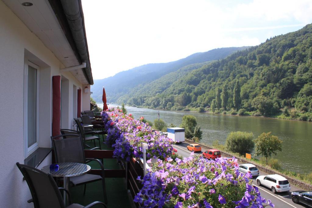 Moselromantik-Hotel Zum Loewen إيديغير إيلير الغرفة الصورة