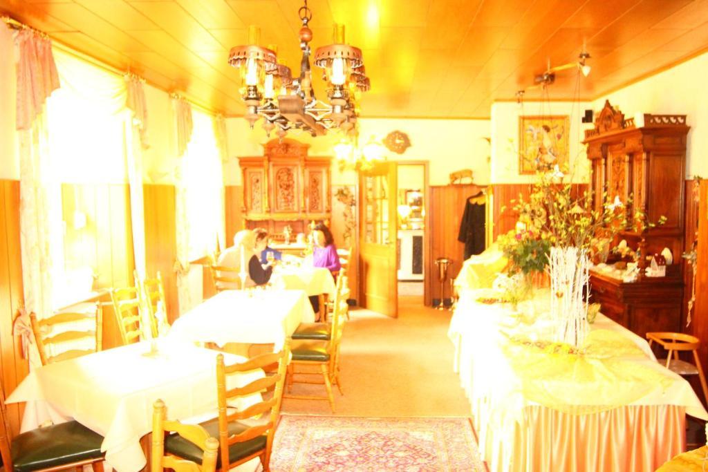 Moselromantik-Hotel Zum Loewen إيديغير إيلير الغرفة الصورة